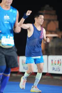 BIB: 1001
                            <button type="button" onclick="openModal(19774524)" class="btn btn-primary btn-sm float-right btn-popup" data-toggle="modal" data-target=".modal-high-quality">
                        <i class="fas fa-shopping-cart"></i> Add to Cart
                    </button>
                                            <button type="button" onclick="isThisMe(19774524, true)" class="btn btn-success btn-sm float-right btn-popup btn-isme hidden" data-toggle="tooltip" data-placement="bottom" title="นี่คือรูปของคุณใช่ไหม คลิกที่นี่เพื่อเอาเข้าอัลบั้ม">
                        <i class="fas fa-plus"></i> Add to album
                    </button>
                    <button type="button" onclick="isThisMe(19774524, false)" class="btn btn-warning btn-sm float-right btn-popup btn-isnotme hidden">
                        <i class="fas fa-ban"></i> Remove from album
                    </button>